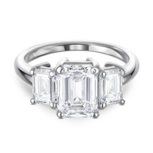 טבעת אירוסין בחיתוך אמרלד